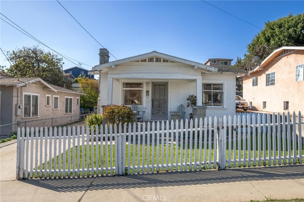 659 W 3rd Street Property Photo