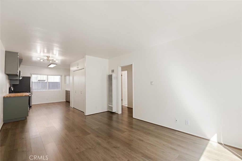 740 W 27th Street 1 Property Photo 12
