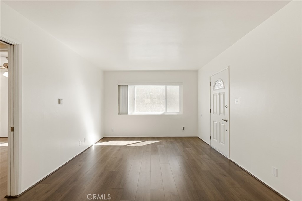740 W 27th Street 1 Property Photo 14