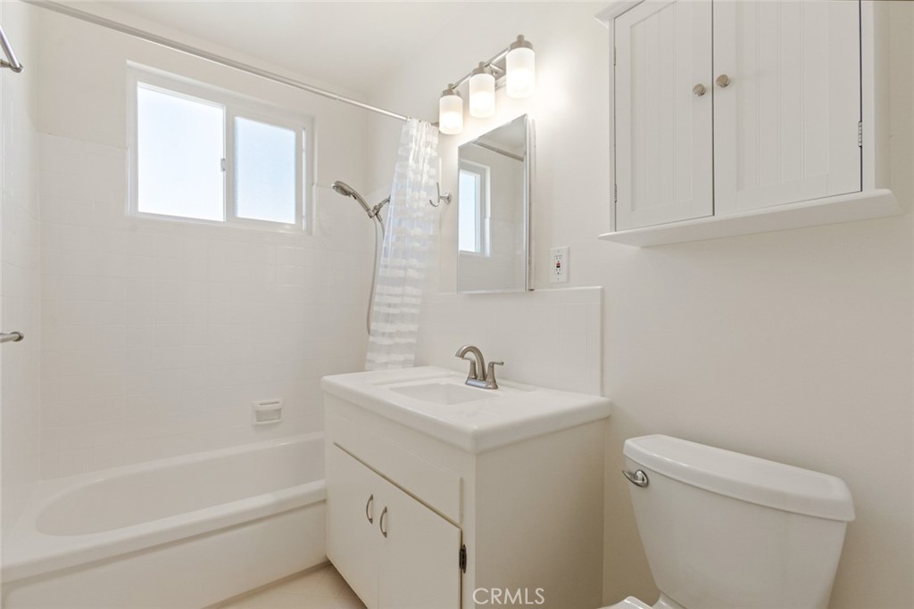 740 W 27th Street 1 Property Photo 22