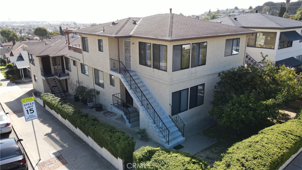 975 17th Street W Property Photo