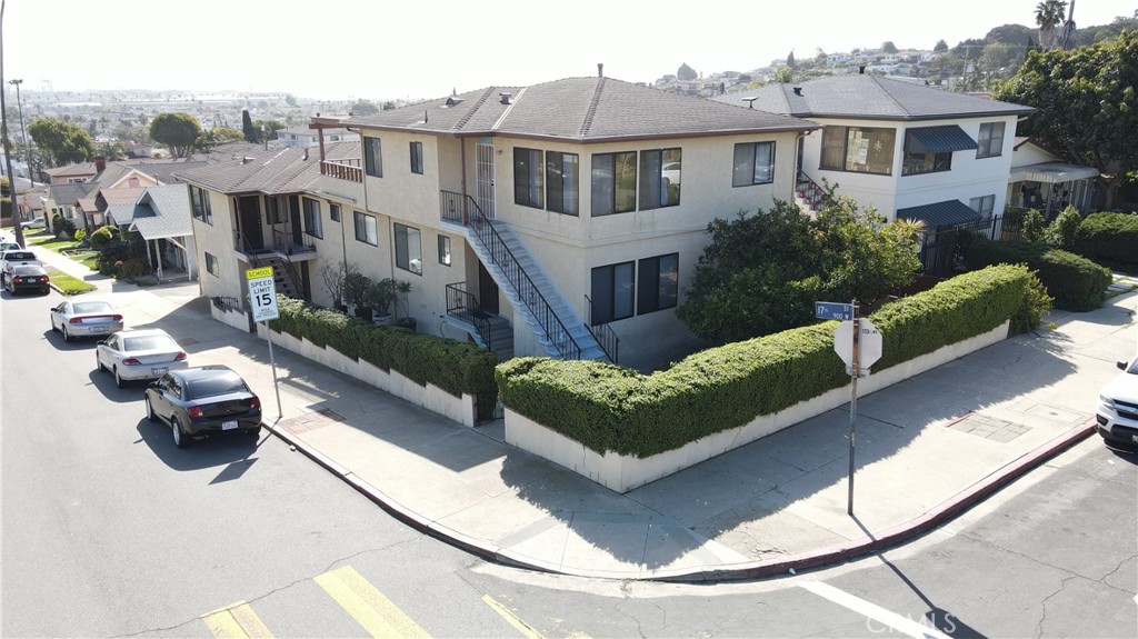 975 17th Street W Property Photo 2