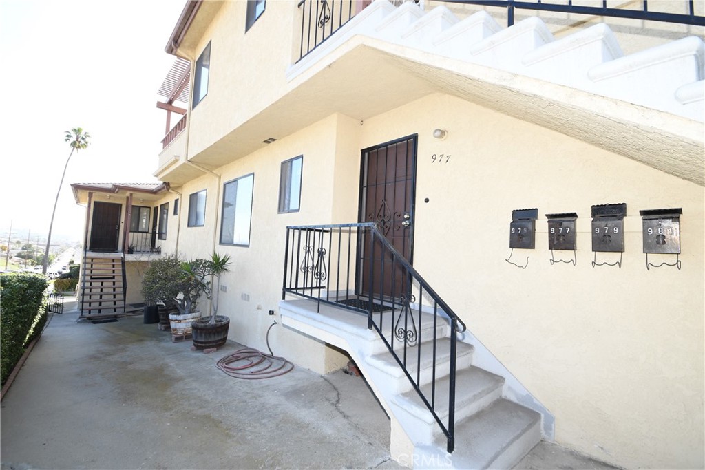 975 17th Street W Property Photo 5
