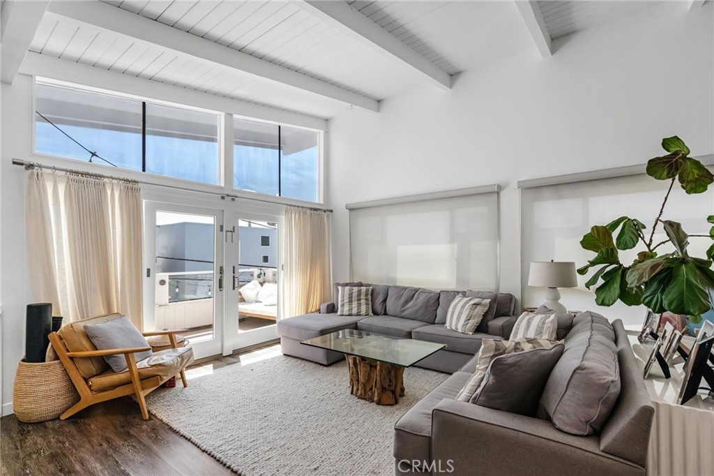 422 Marine Avenue Property Photo