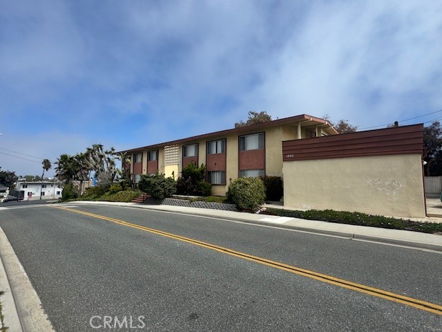 152 N Redondo Bch | Villas South Real Estate Listings Main Image