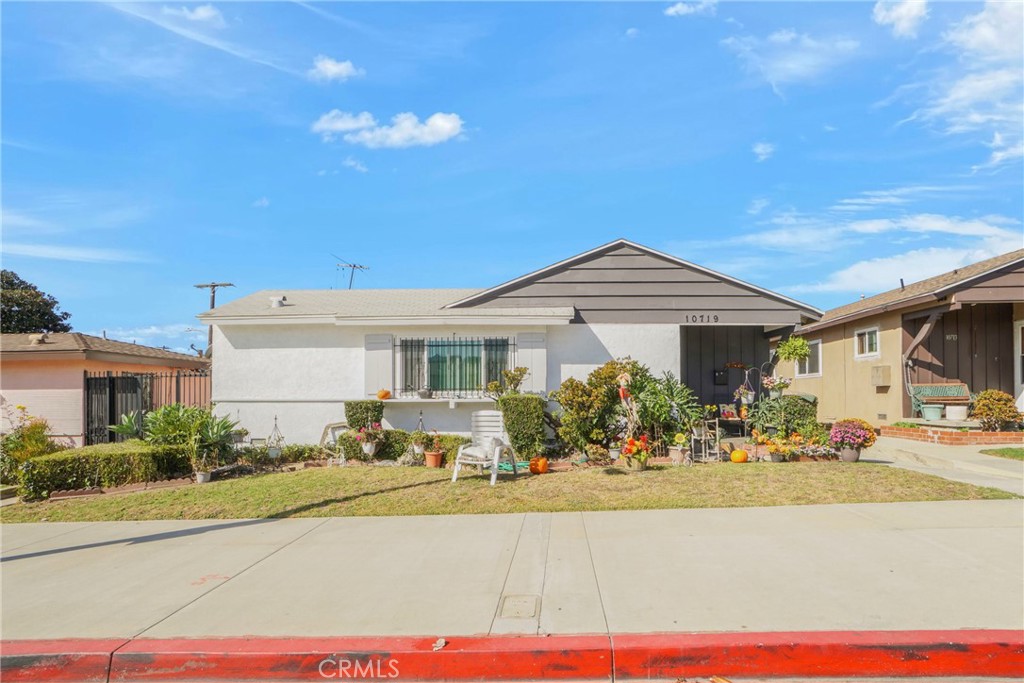 10719 S Van Ness Avenue 3 Property Photo 3