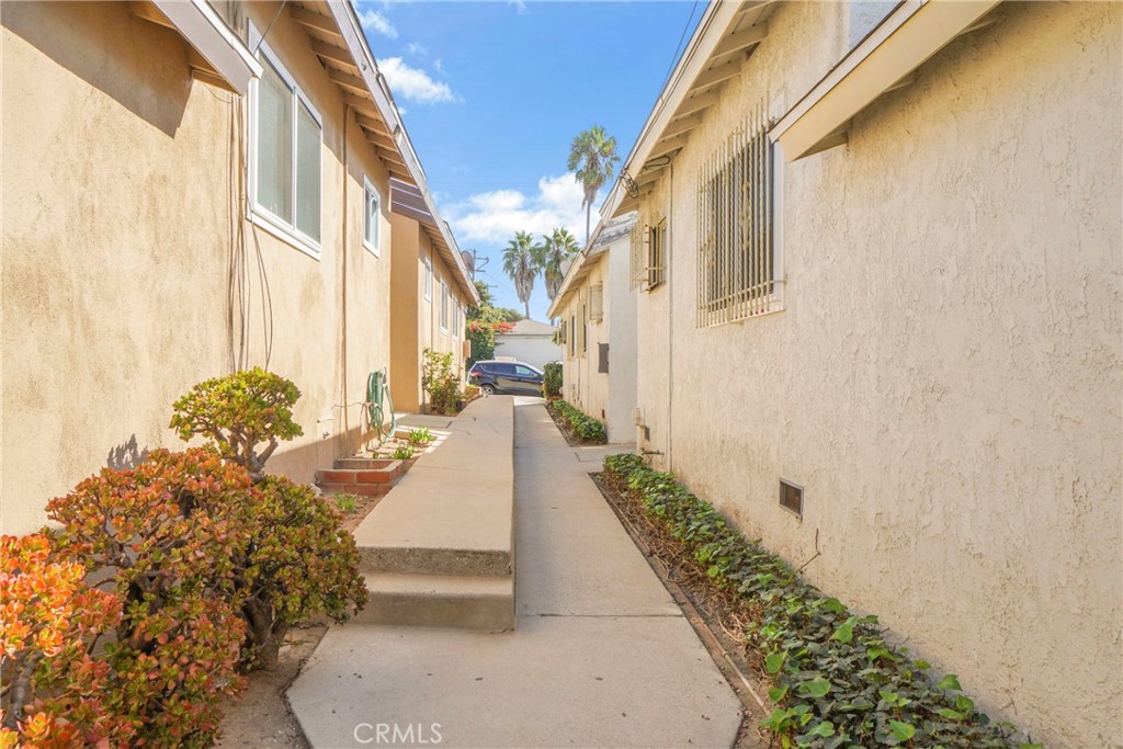 10719 S Van Ness Avenue 3 Property Photo 5