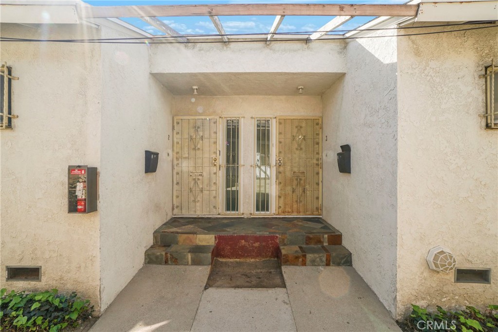 10719 S Van Ness Avenue 3 Property Photo 6