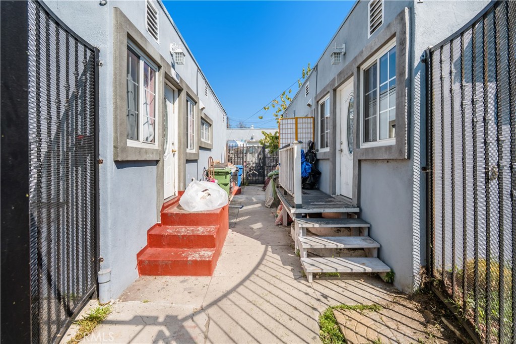 1361 W Vernon Avenue Property Photo 7