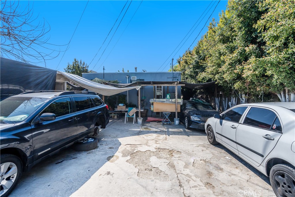 1361 W Vernon Avenue Property Photo 8