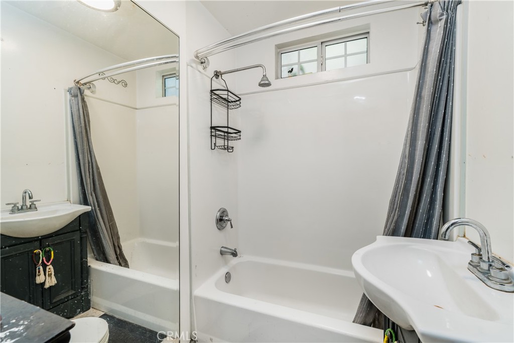 1361 W Vernon Avenue Property Photo 18