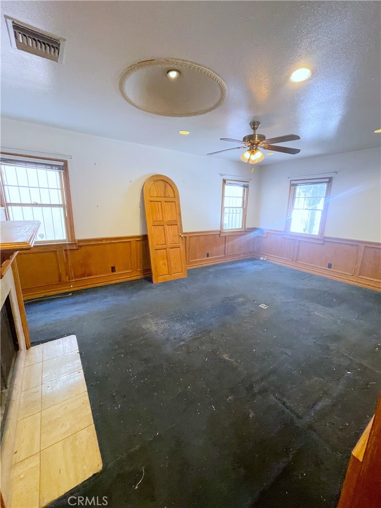 615 W 9th Street Property Photo 4