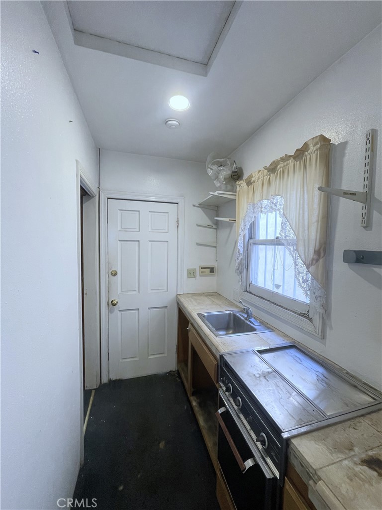 615 W 9th Street Property Photo 6