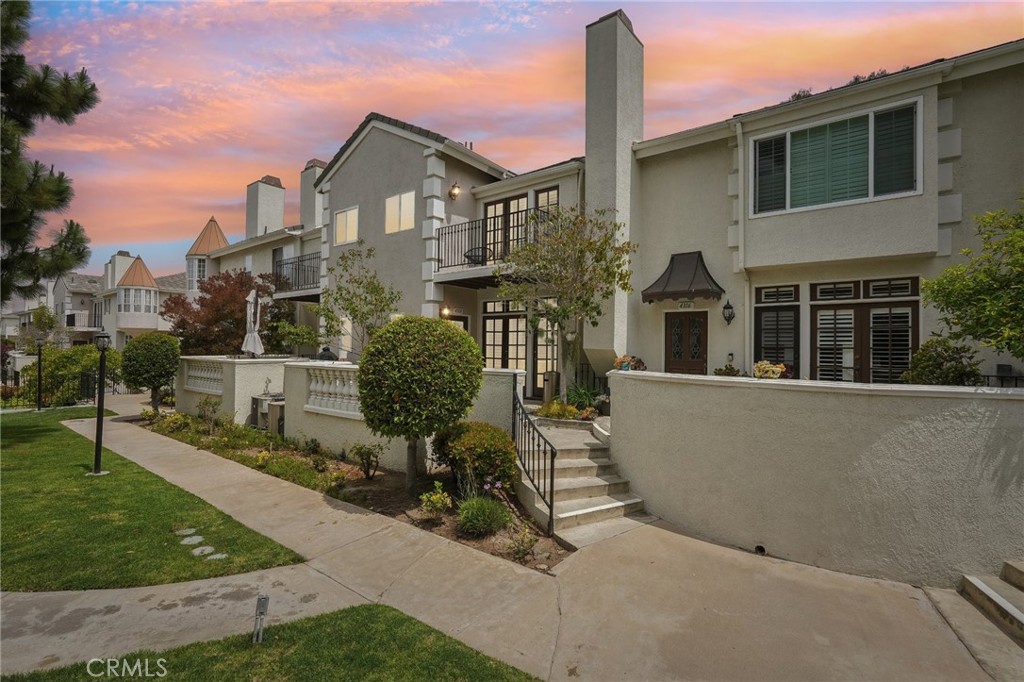 4314 Spencer Street Property Photo