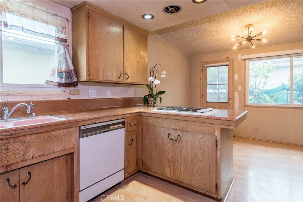 16928 S Raymond Place Property Photo 3