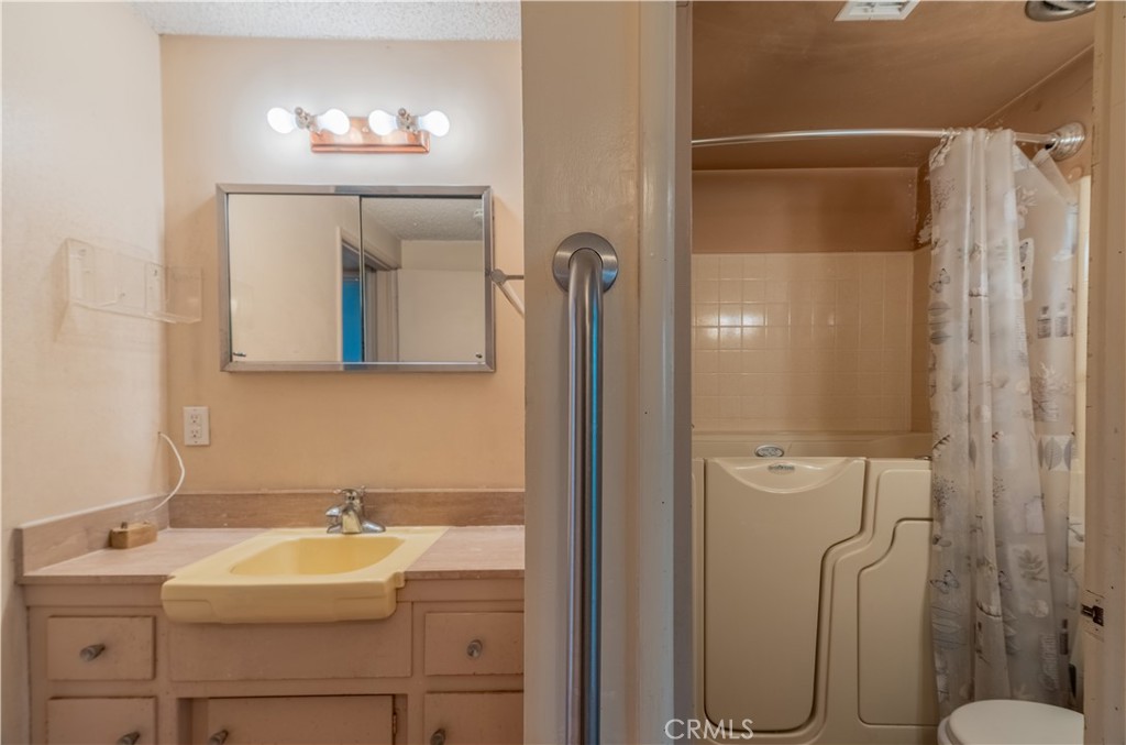 16928 S Raymond Place Property Photo 10
