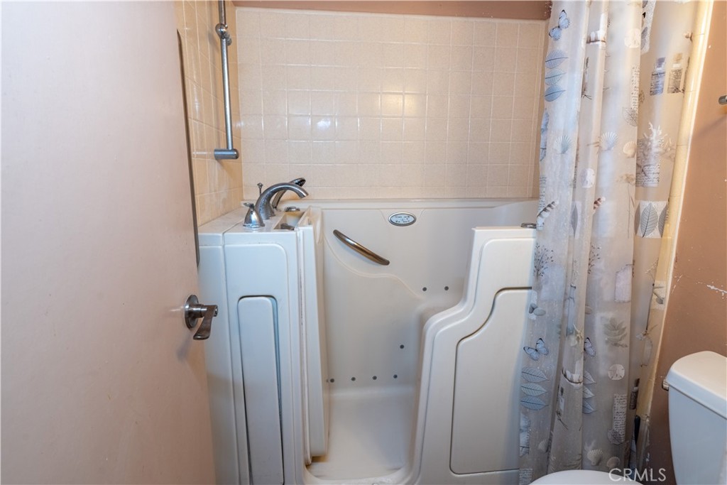 16928 S Raymond Place Property Photo 11