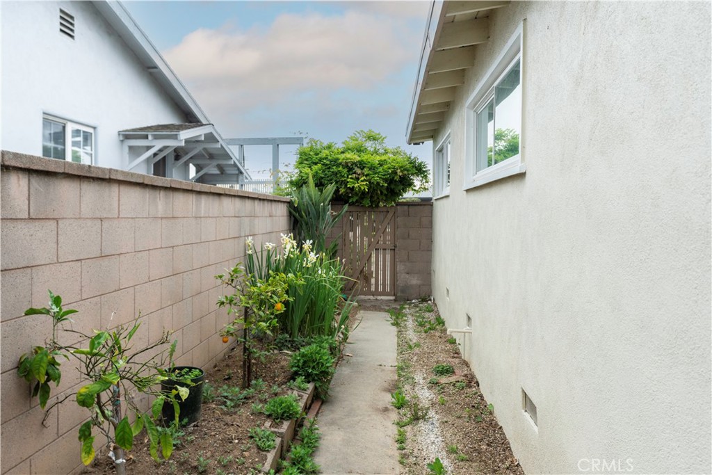 16928 S Raymond Place Property Photo 23