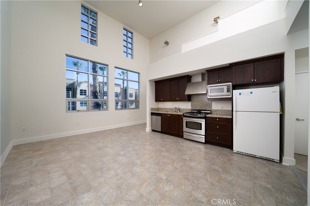 937 E Santa Ana Boulevard Property Photo 7