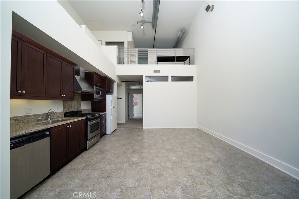 937 E Santa Ana Boulevard Property Photo 8