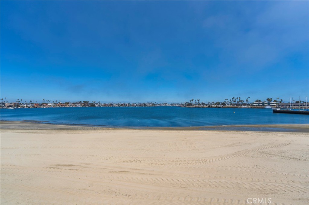 53 68th Place Property Photo 1