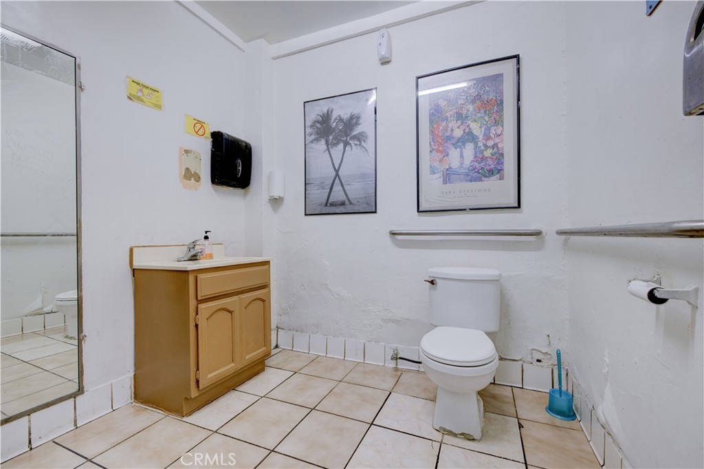 2709 W Pico Boulevard Property Photo 24