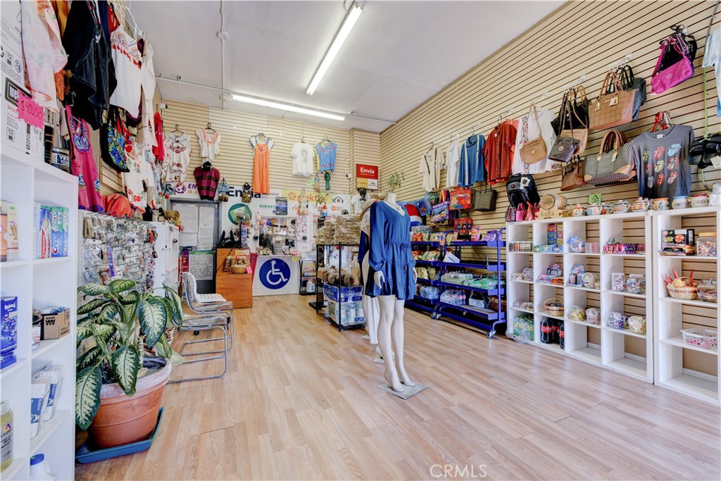 2709 W Pico Boulevard Property Photo 32