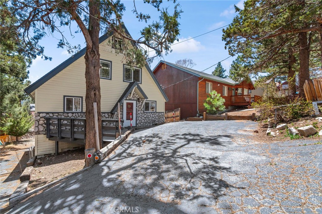 366 Curly Drive Property Photo 1