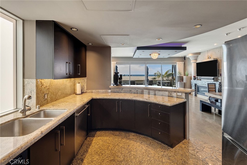 2024 The Strand Property Photo 18
