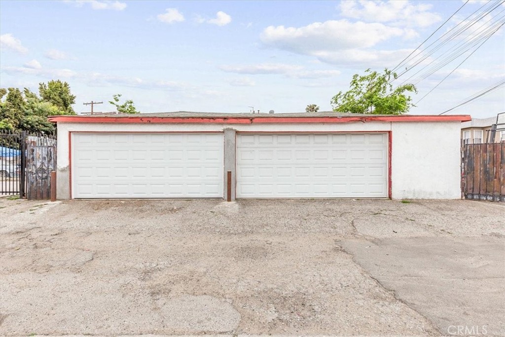 1919 W 35th St Property Photo 14