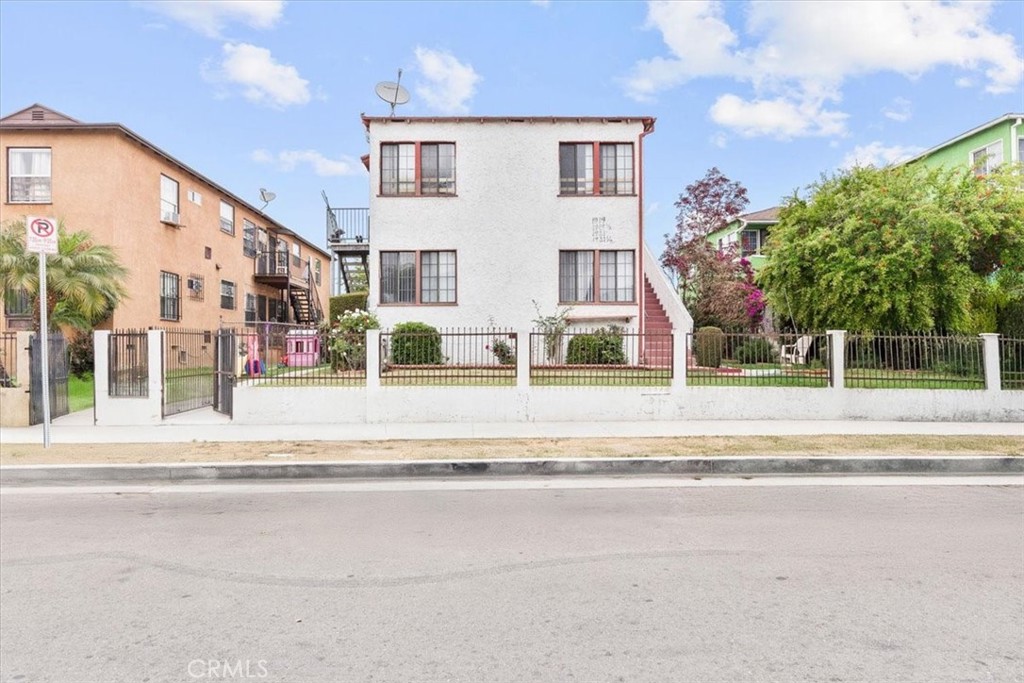 1919 W 35th St Property Photo 15