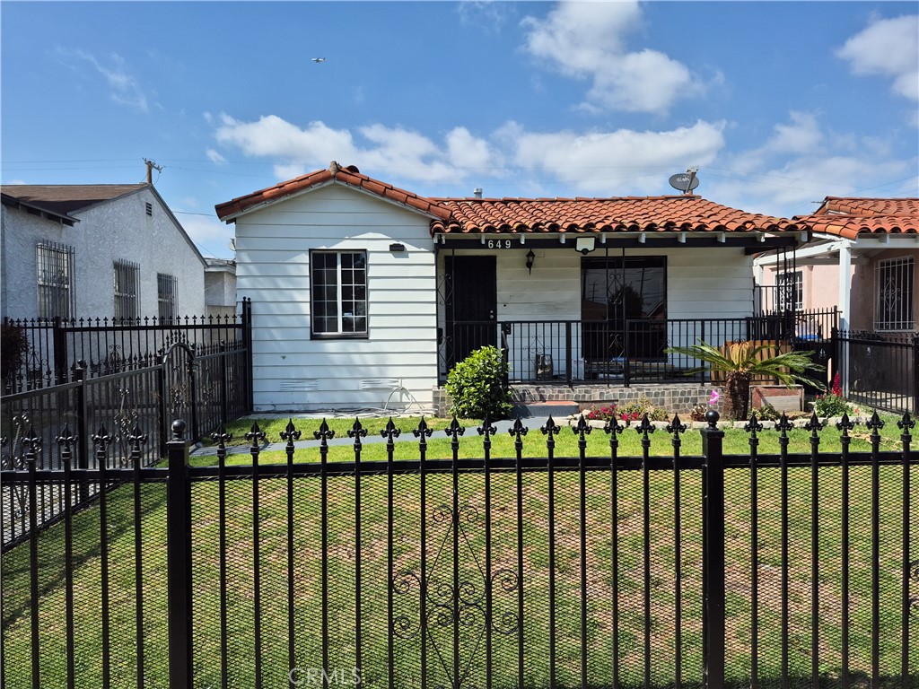 649 E 94th Street Property Photo 1