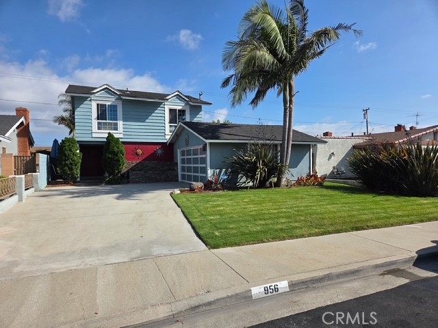 956 E Gladwick Street Property Photo 1