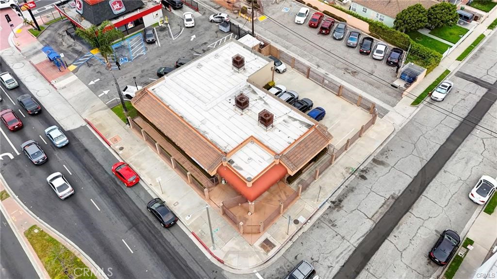 1105 N Chester Avenue Property Photo 1