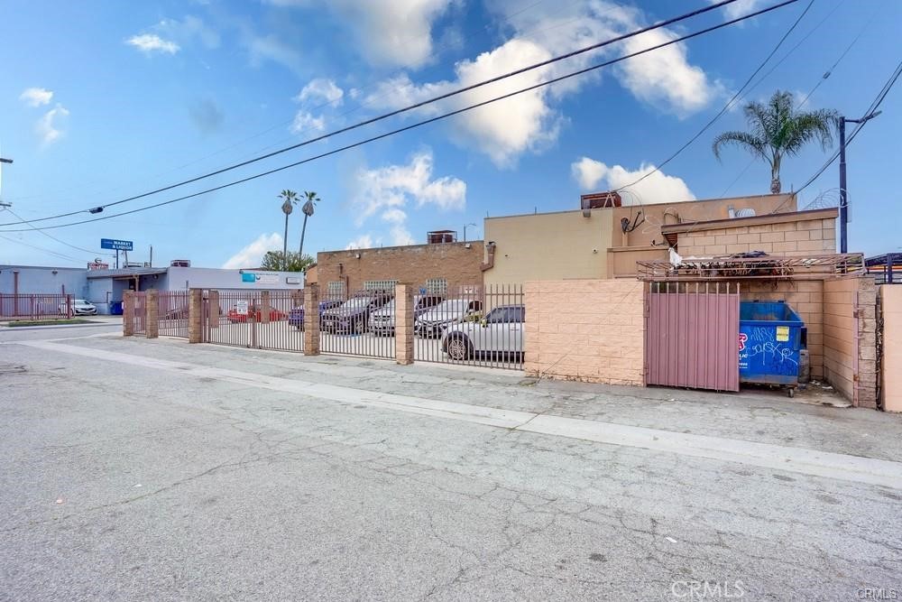 1105 N Chester Avenue Property Photo 6