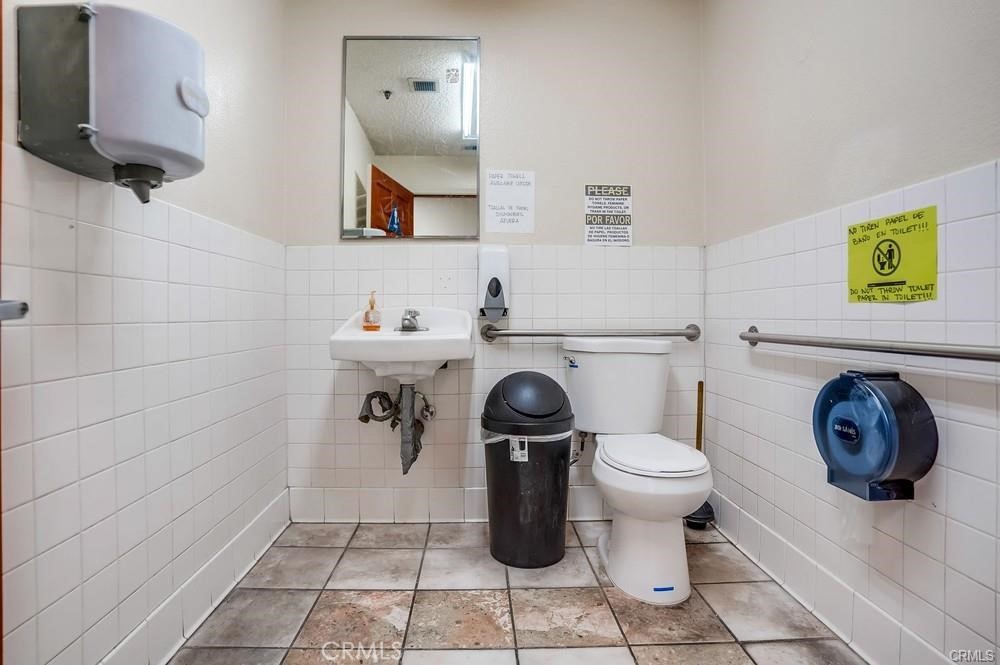 1105 N Chester Avenue Property Photo 14