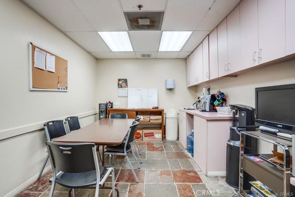 1105 N Chester Avenue Property Photo 15