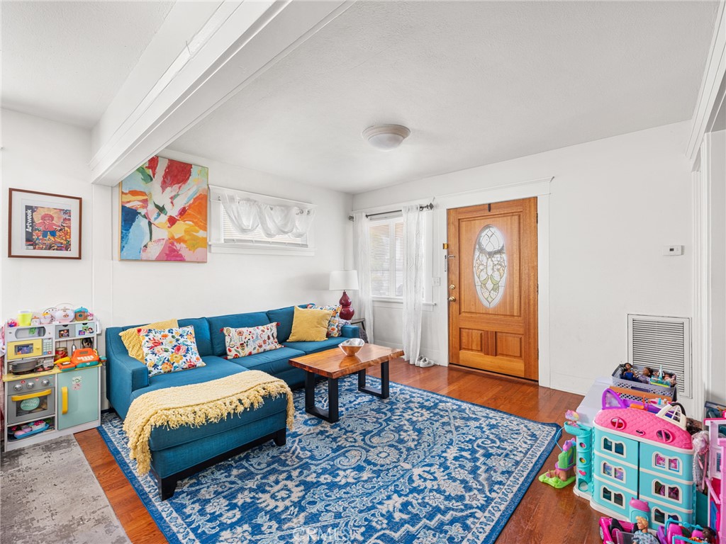 1736 Gramercy Avenue Property Photo 3