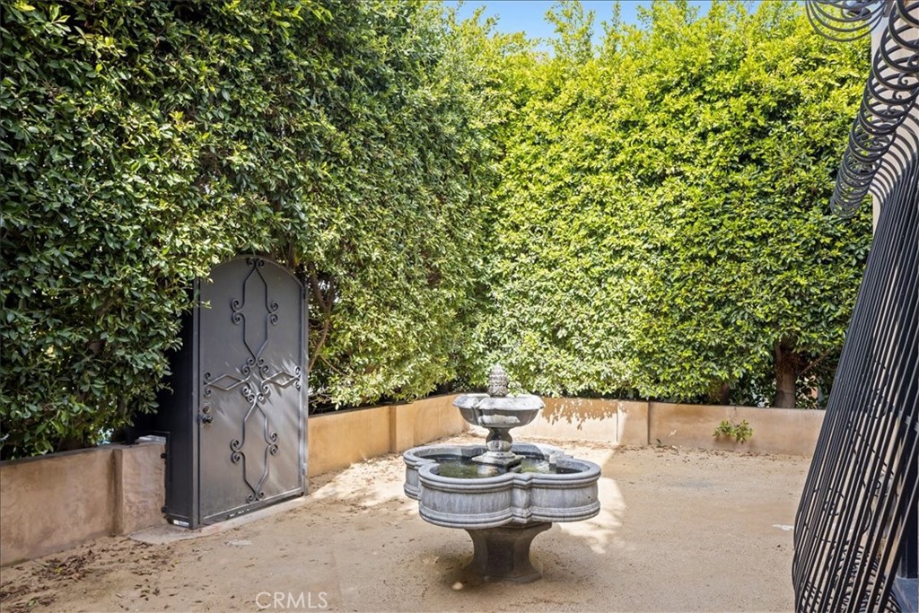 1118 S Highland Avenue Property Photo 1