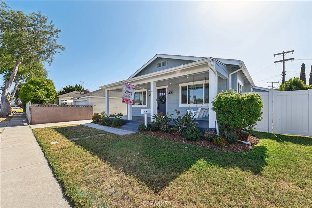 11925 Doty Avenue Property Photo 1