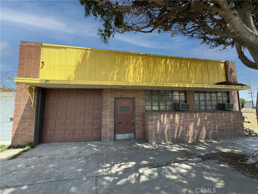 1117 E Redondo Property Photo 2