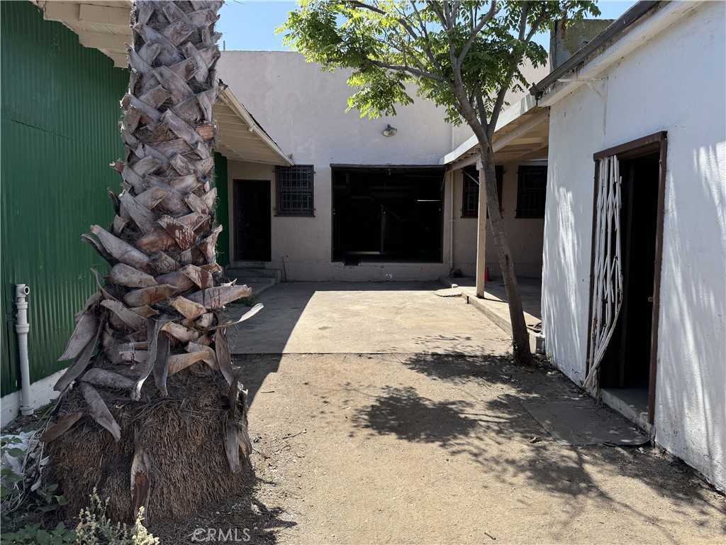 1117 E Redondo Property Photo 3