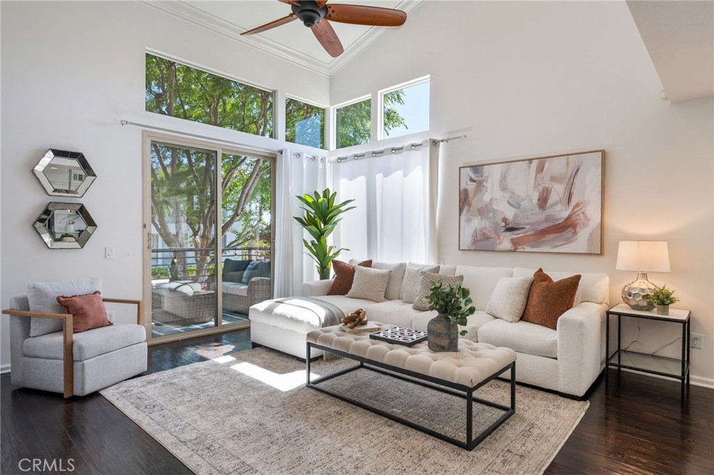 5547 Strand 101