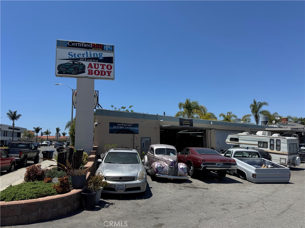 2075 Lomita Boulevard Property Photo