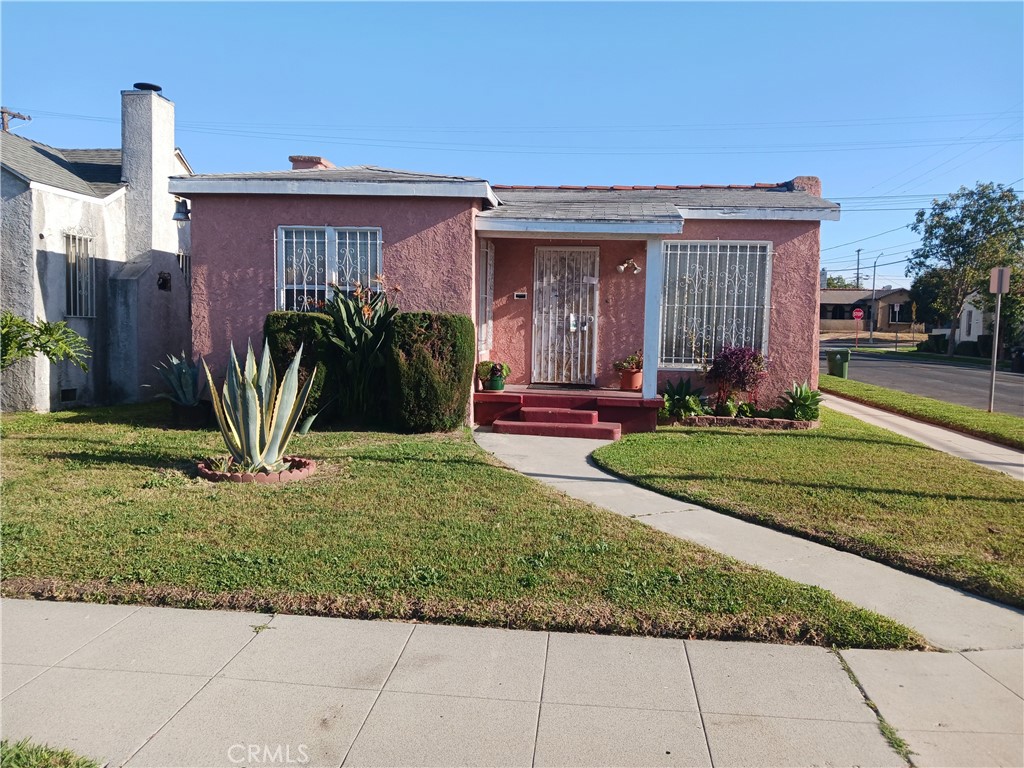 1960 W 67th Street Property Photo 1