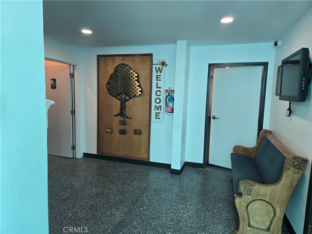 9702 Holmes Avenue Property Photo 4
