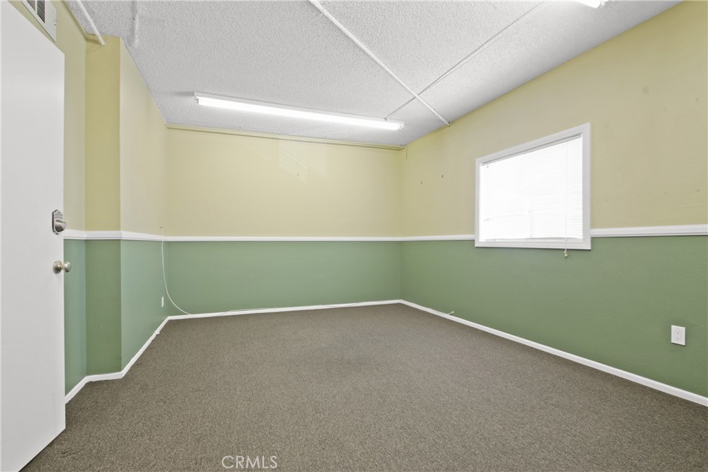 702 S Weymouth Avenue Property Photo 14