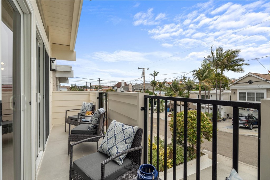 1529 Steinhart Avenue Property Photo 4