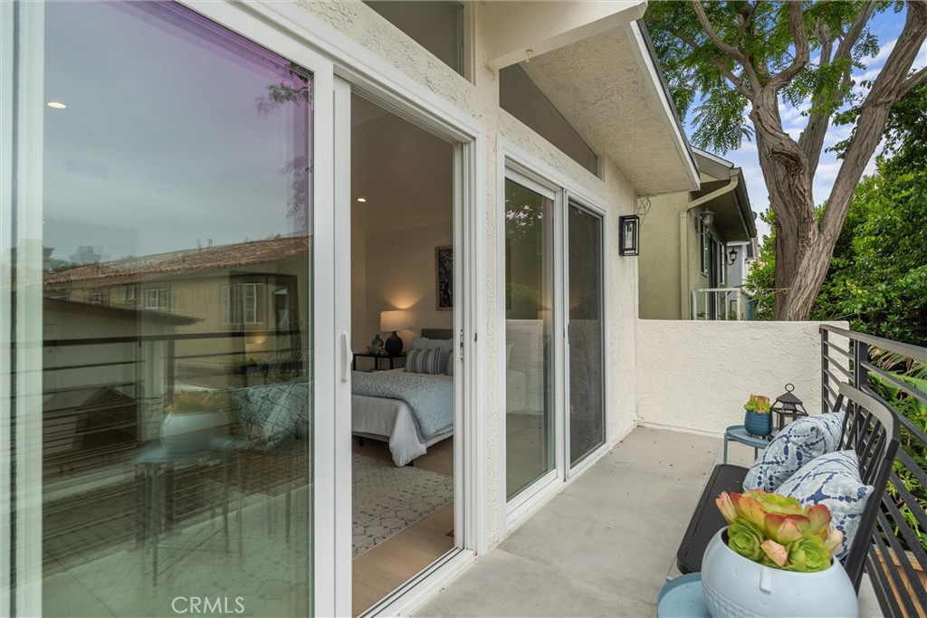 1529 Steinhart Avenue Property Photo 11
