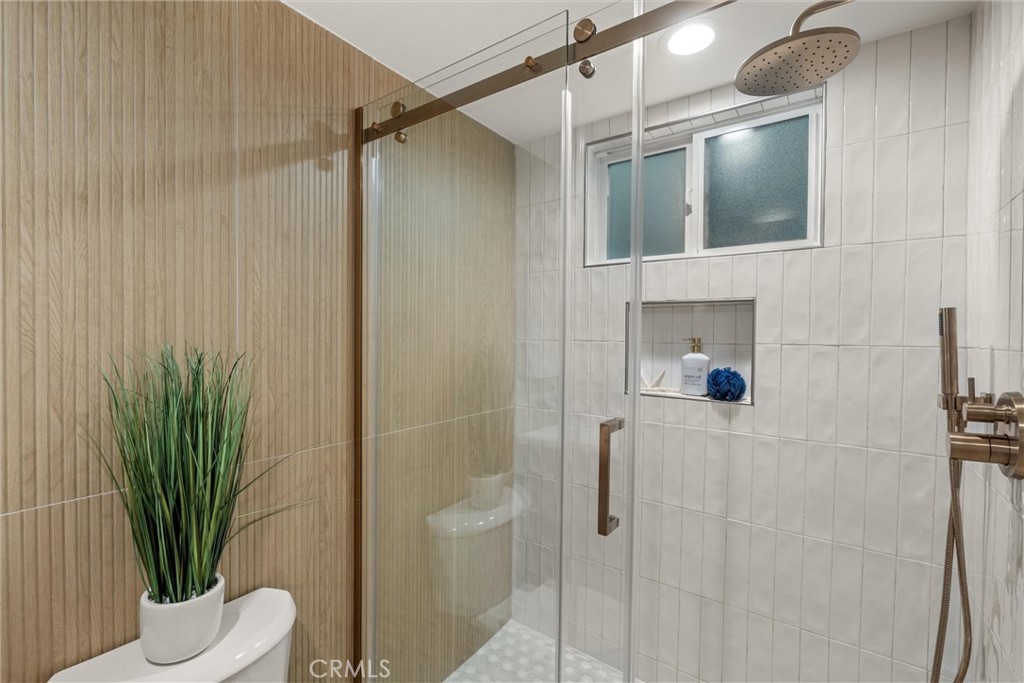 1529 Steinhart Avenue Property Photo 13